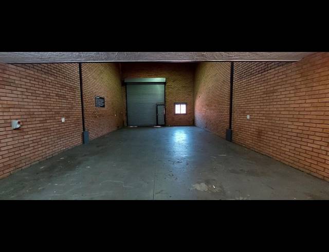 193M² WAREHOUSE TO LET IN HENNOPSPARK